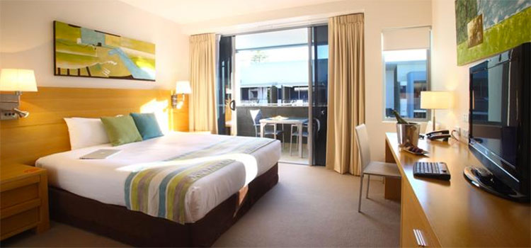 Hervey Bay Whale Watch Cruise including Hervey Bay Accommodation Package Deal